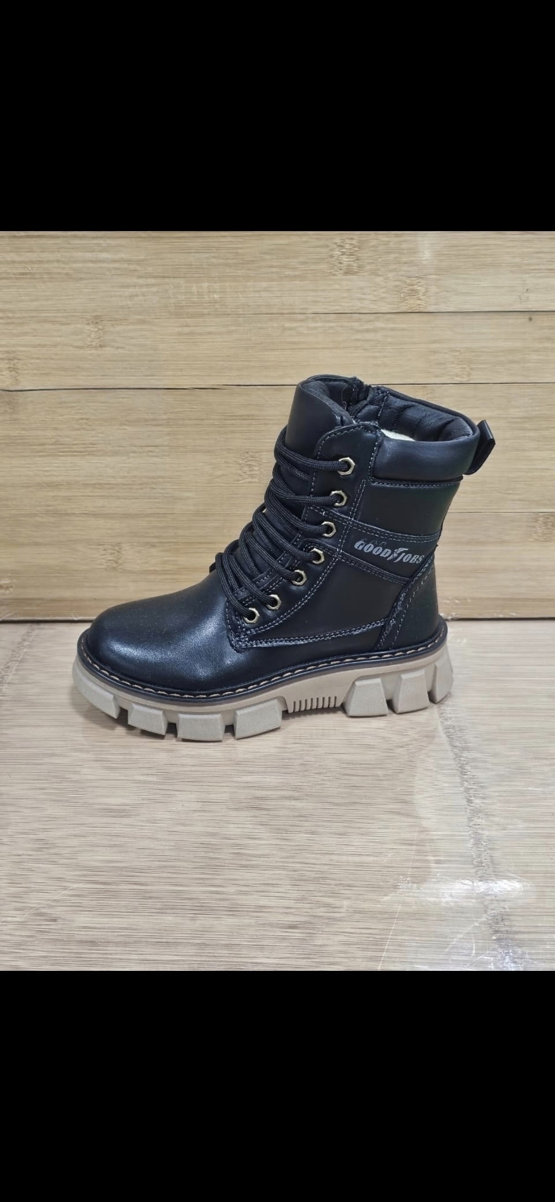 ,ботинка,обуви,ботинки зимние,грубые ботинки микаса