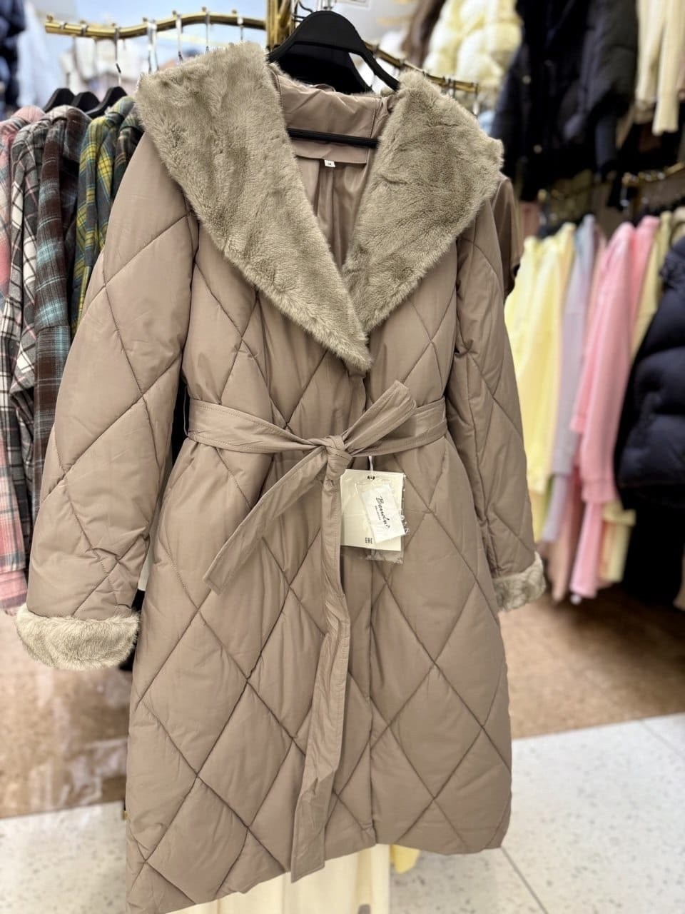 пальто стеганое,куртка удлиненная,женская зимняя куртка,пальто пуховик,утепленное стеганое пальто acasta