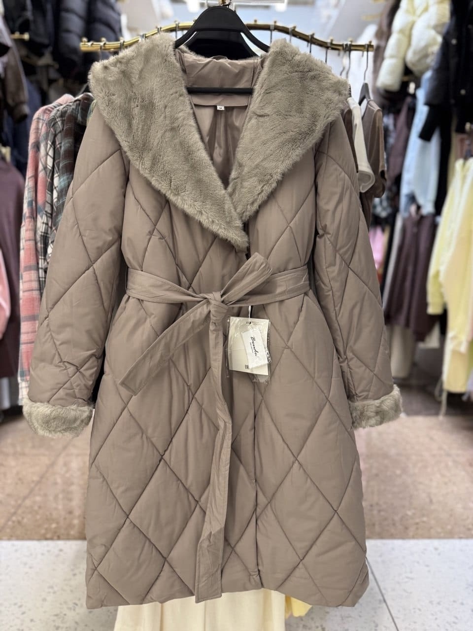 пальто стеганое,куртка удлиненная,женская зимняя куртка,пальто пуховик,утепленное стеганое пальто acasta