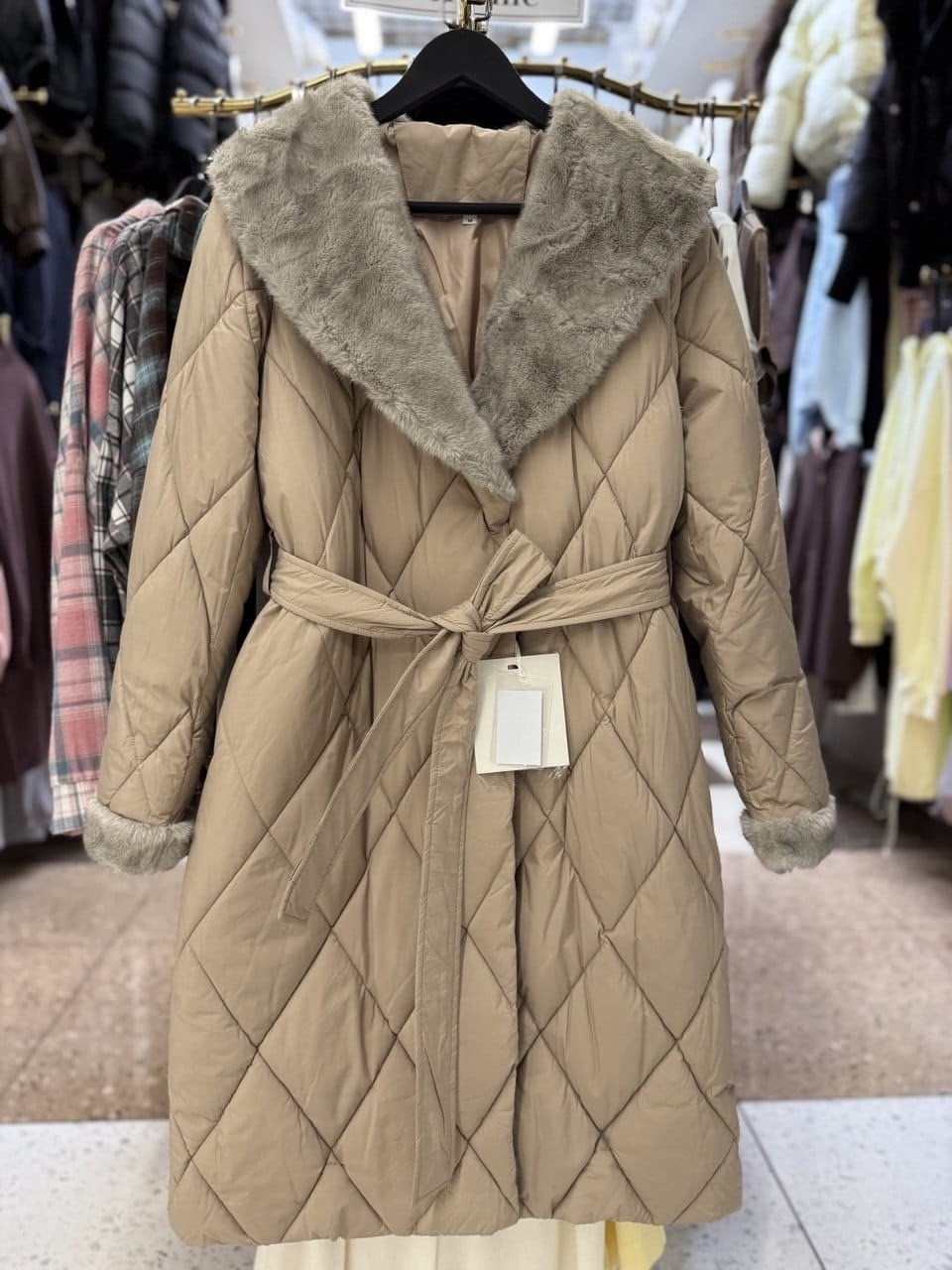 пальто стеганое,куртка удлиненная,женская зимняя куртка,пальто пуховик,утепленное стеганое пальто acasta