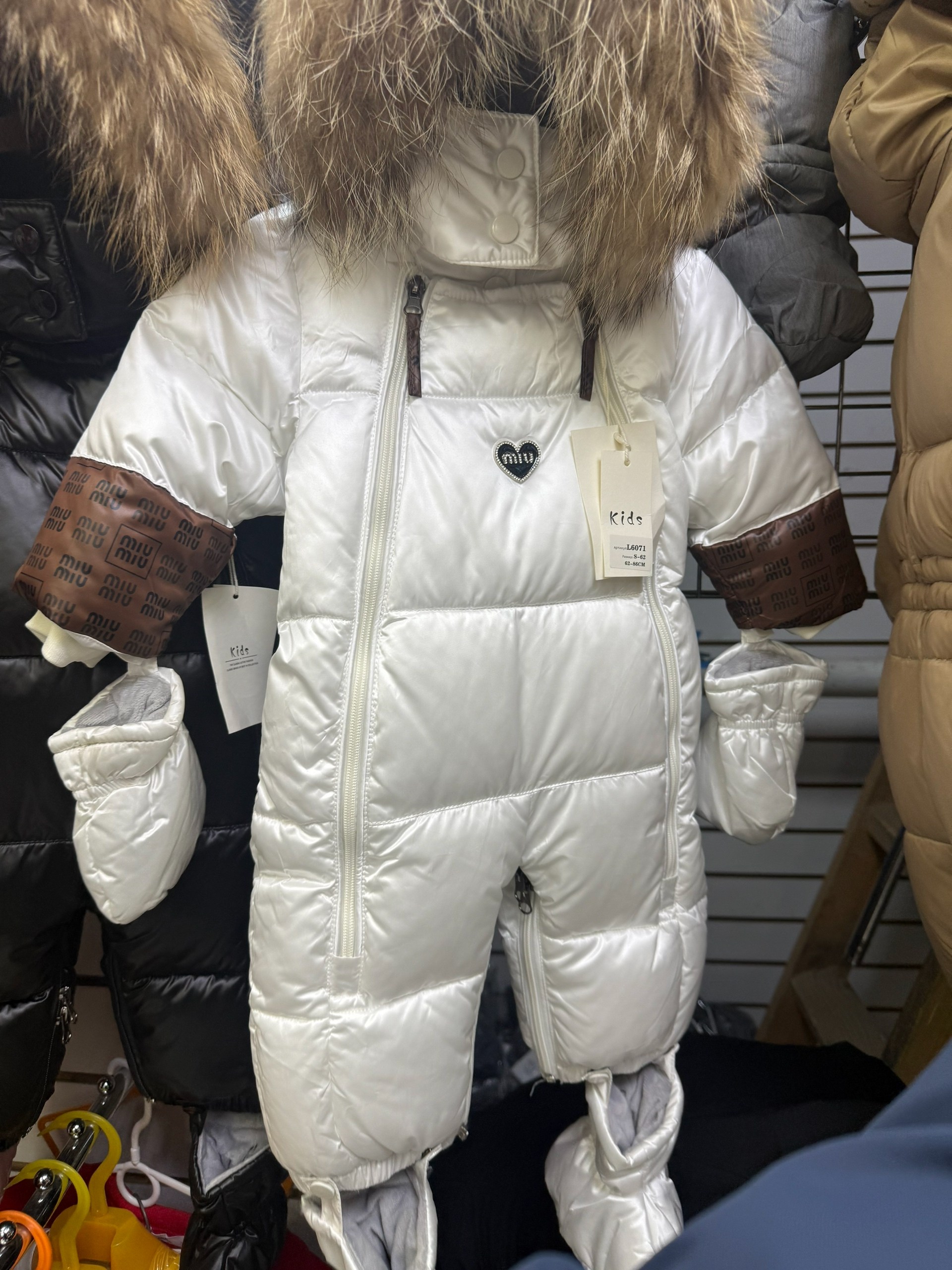 зимние куртки для девочек,зимние куртки,детский пуховик,детский зимний комбинезон,куртка зимняя детская