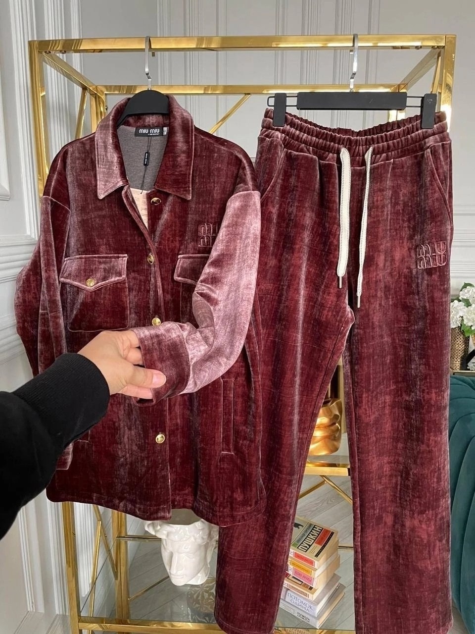 велюровый костюм,костюм женский велюровый,брючный костюм велюровый,стильные костюмы,бархатный костюм