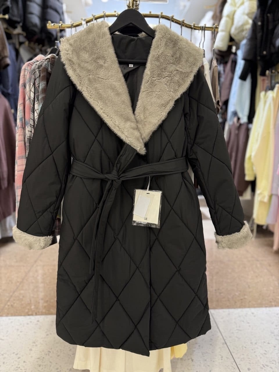 пальто стеганое,куртка удлиненная,женская зимняя куртка,пальто пуховик,утепленное стеганое пальто acasta