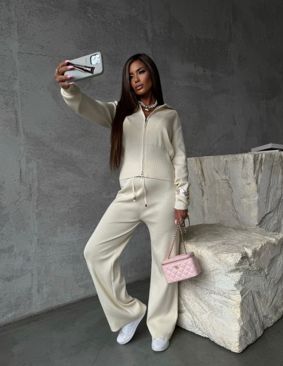 костюмы комплекты,костюмы брючные,костюмы трикотажные,вязаные костюмы,женские костюмы