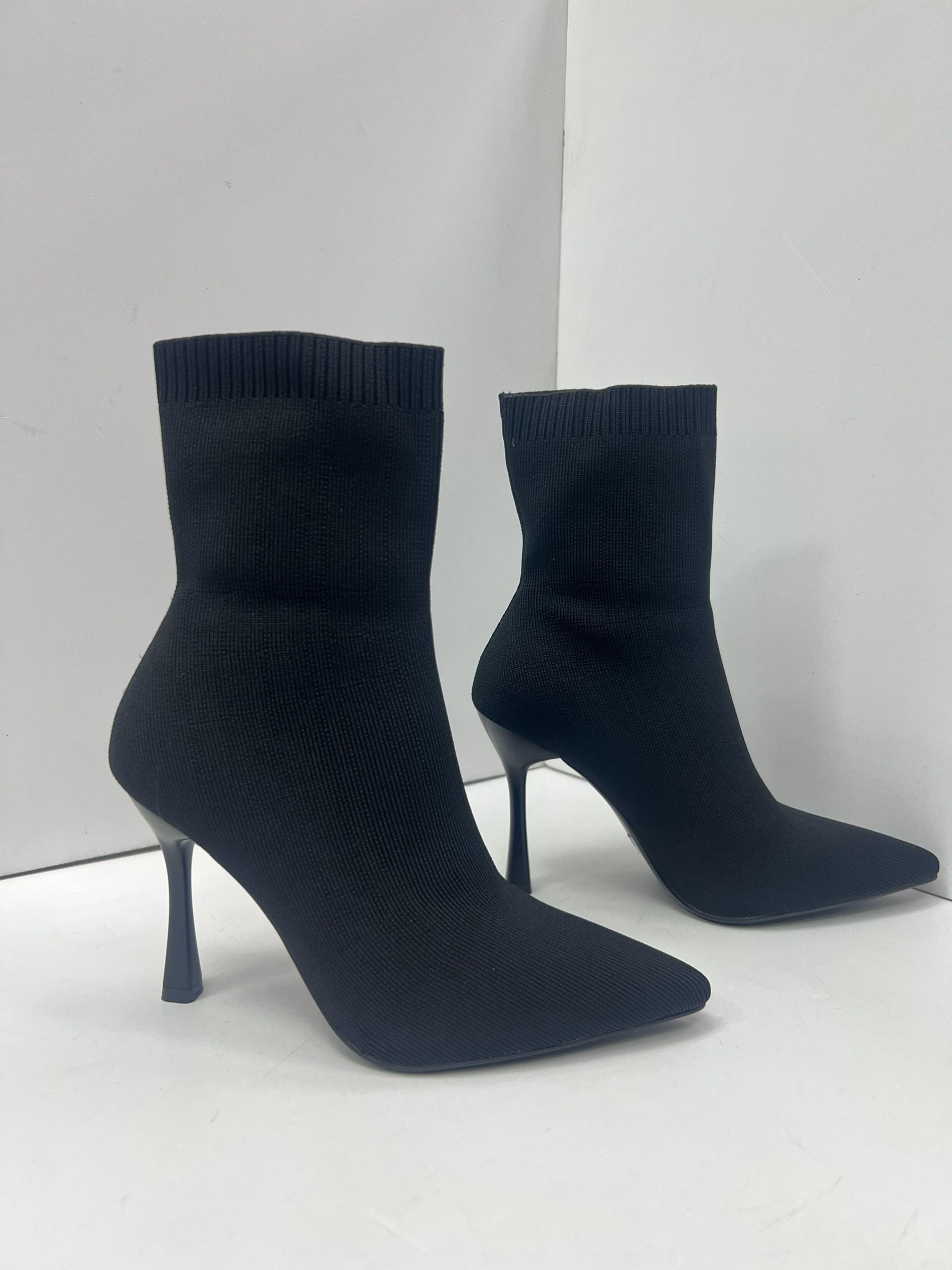 женские ботильоны с острым носком,ботильоны на шпильках,ботильоны на каблуке шпильке,стильные ботильоны,ботильоны женские