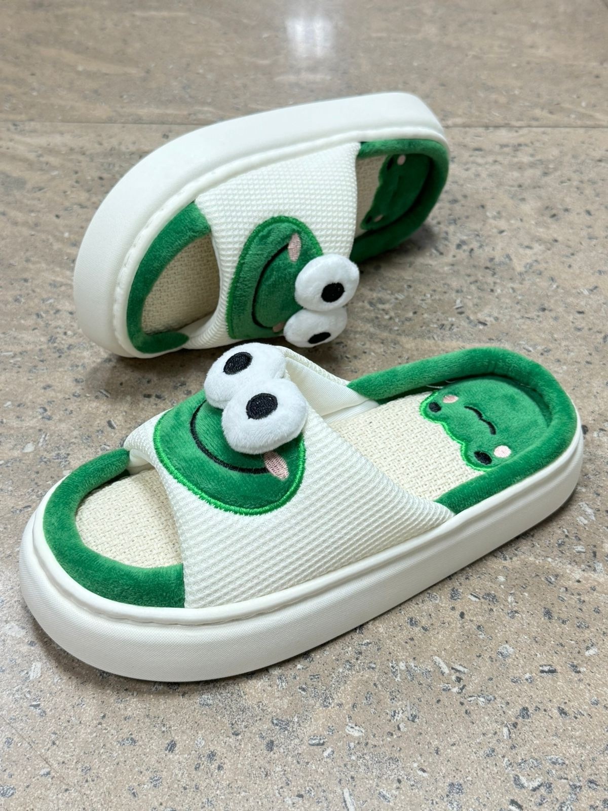 ,тапочки домашние,милые тапочки,тапки лягушки,летние тапочки