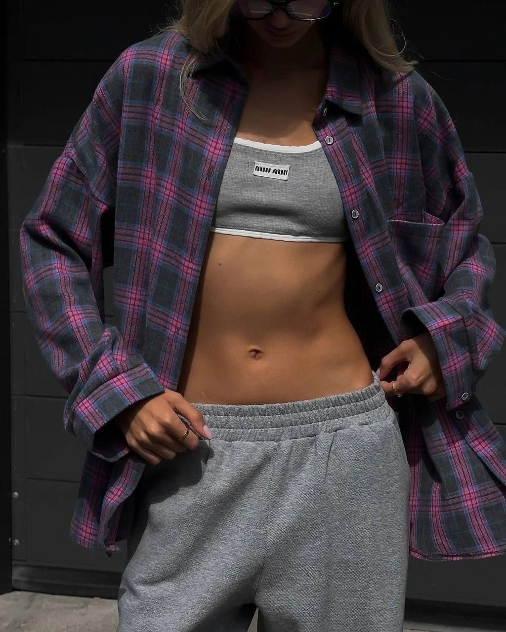 женская рубашка в клетку оверсайз,рубашка женская,рубашка в клетку женская,рубашка женская оверсайз в клетку удлиненная,стильная рубашка