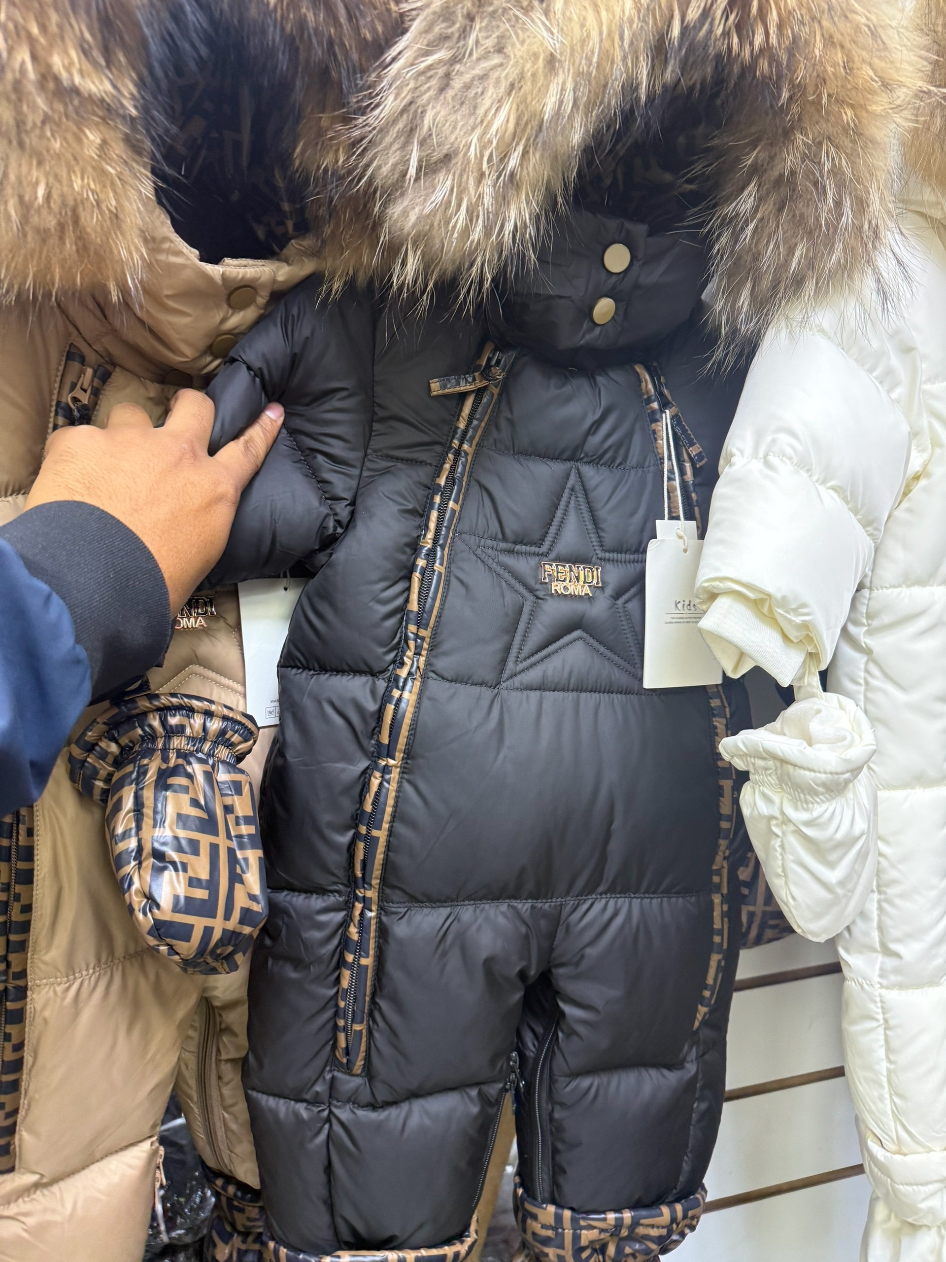 зимние куртки для девочек,зимние куртки,детский пуховик,детский зимний комбинезон,куртка зимняя детская