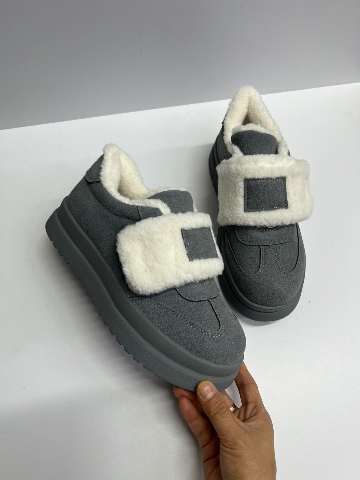 ,зимняя женская ,полуботинки с мехом,зимние женские кроссовки,меховые кроссовки