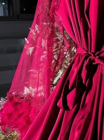 халат с перьями,шелковый халат с перьями,женский шелковый халат,халат пеньюар с перьями,пеньюар с перьями