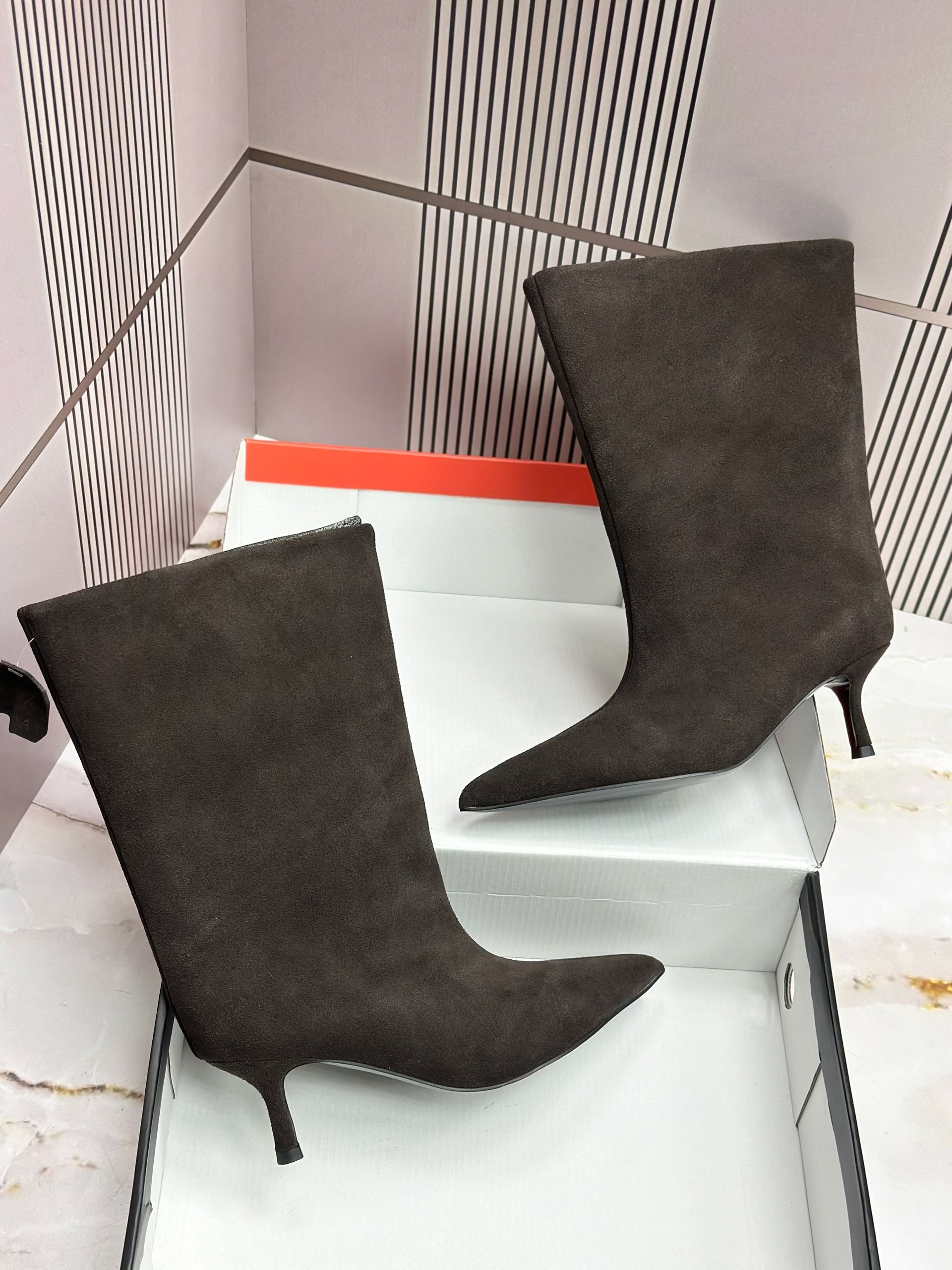 ,короткие сапоги,женские ботильоны,замшевые ботильоны, женская