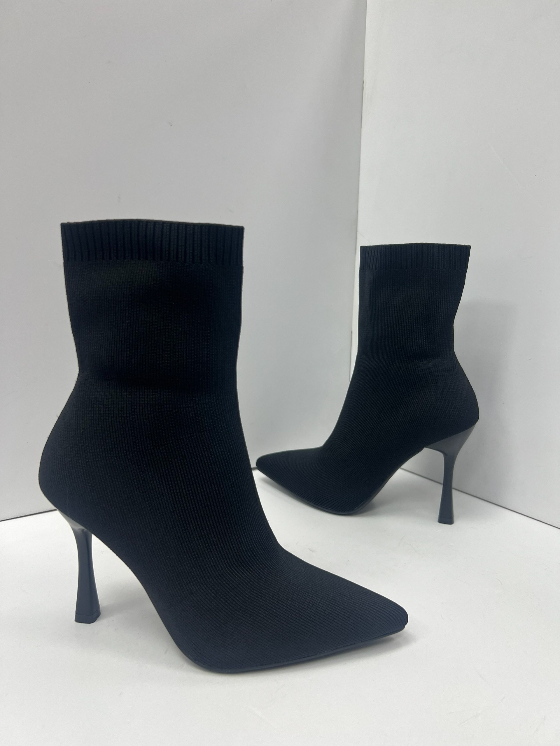 женские ботильоны с острым носком,ботильоны на шпильках,ботильоны на каблуке шпильке,стильные ботильоны,ботильоны женские