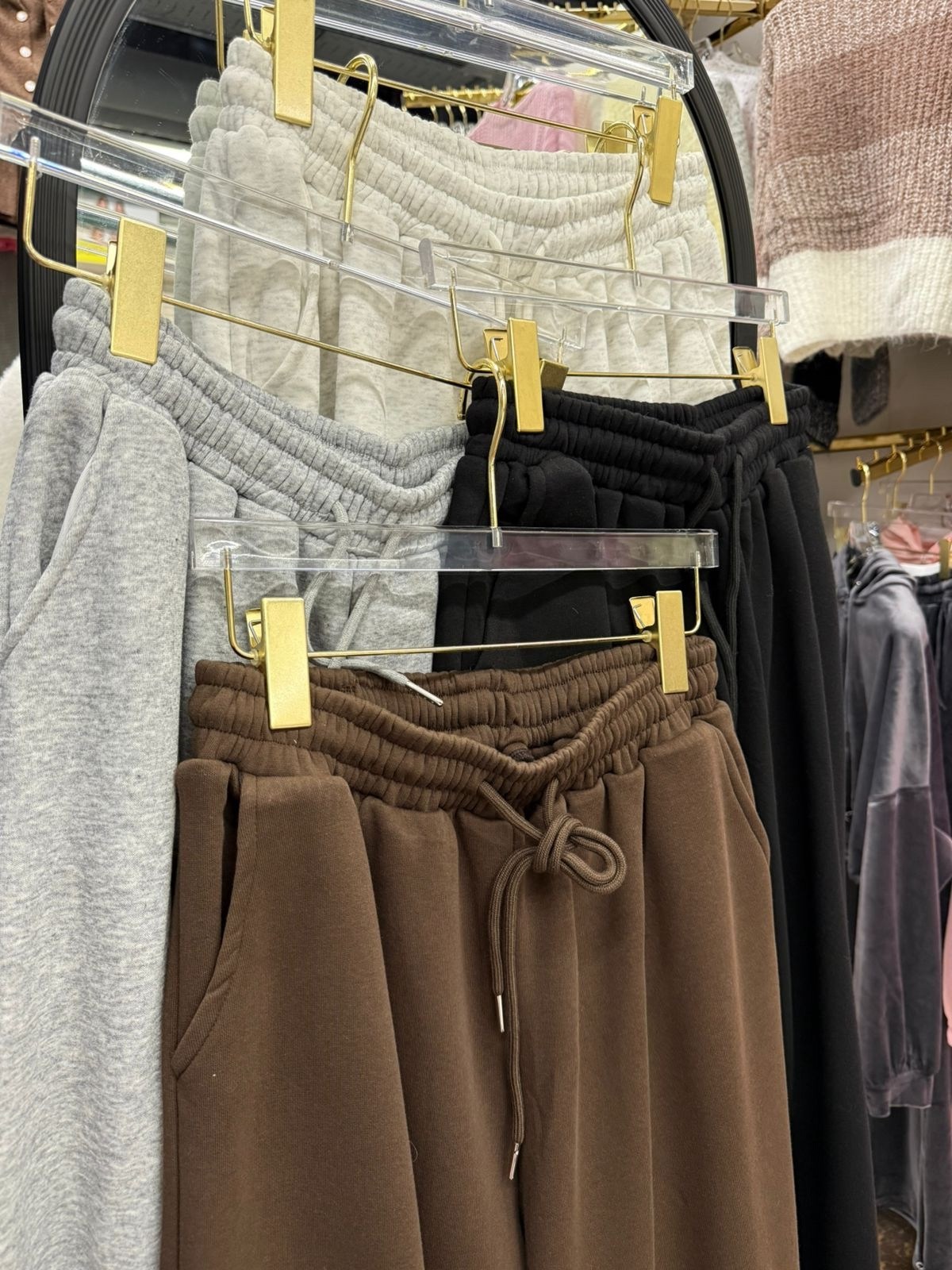 серые широкие спортивные штаны,широкие штаны,спортивные штаны,широкие спортивные штаны,спортивные брюки в корейском стиле