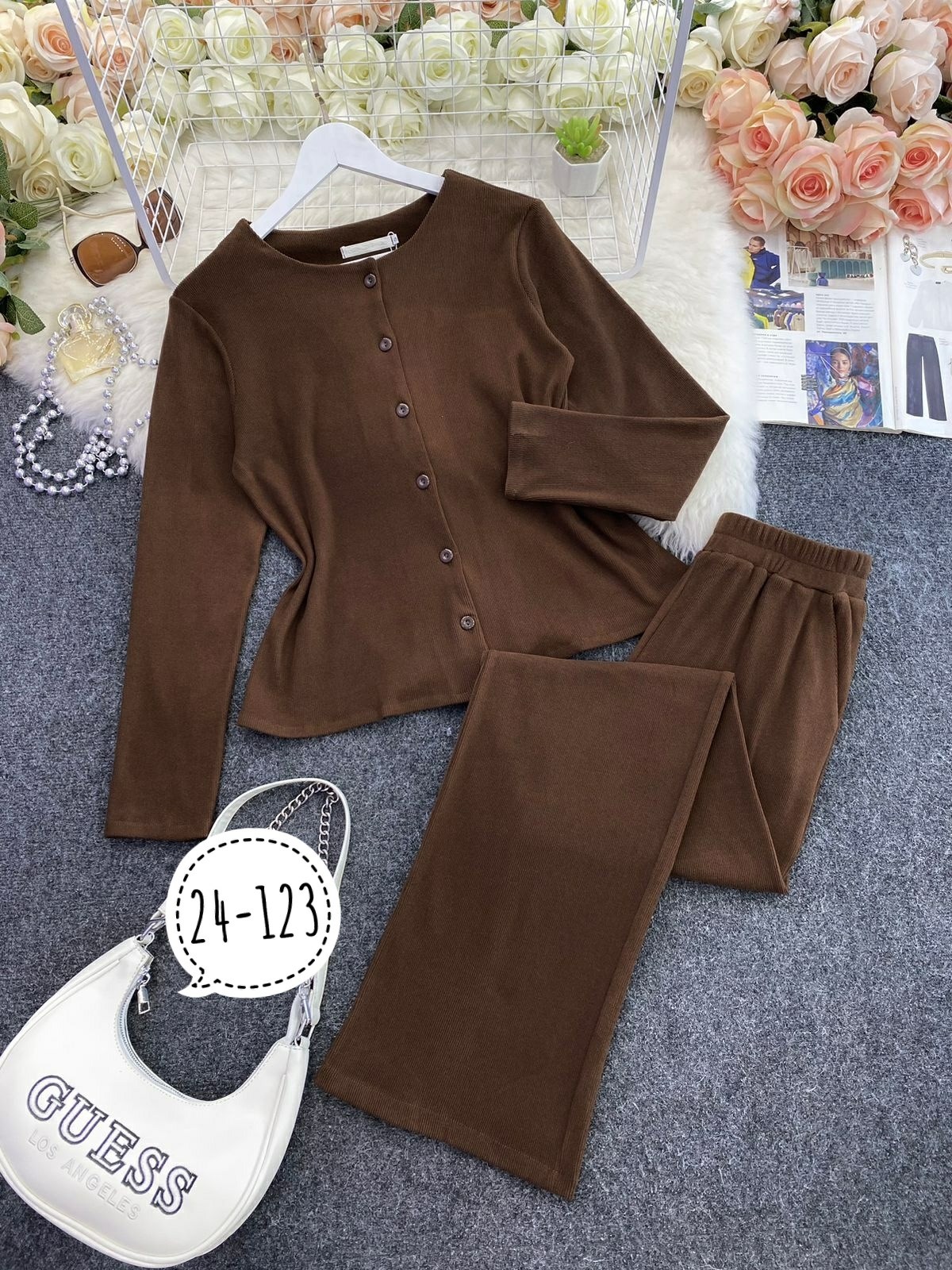 костюмы женские один,костюмы женские брючные,трикотажные костюмы,женские костюмы,костюм с брюками