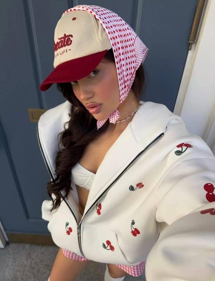 толстовка с капюшоном и принтом,свитшот женский с капюшоном,женские толстовки с капюшоном,кофта с капюшоном,толстовки женская