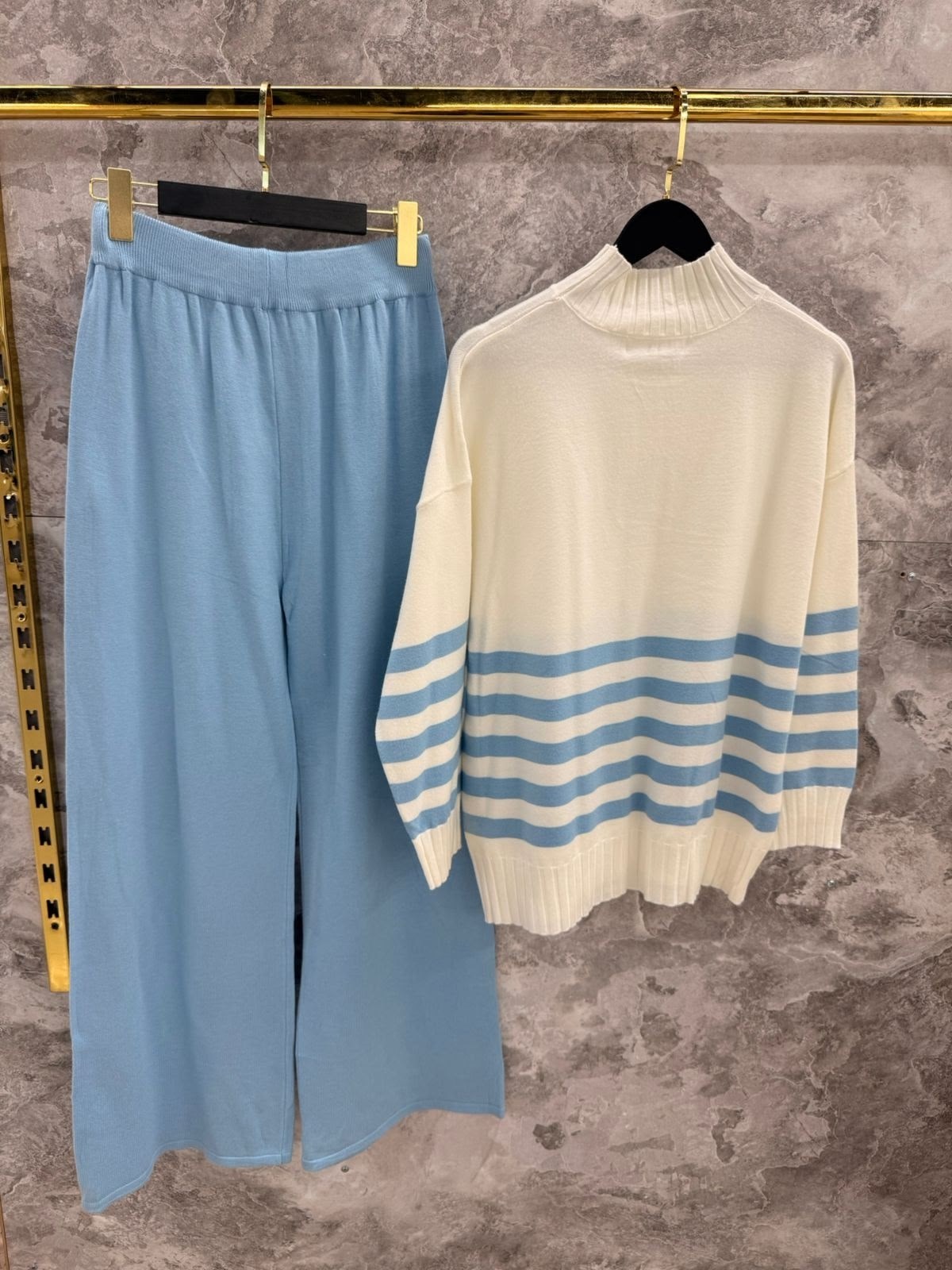 костюмы трикотажные,зеленые брюки палаццо,свитер в полоску,джемпер,джемпер в полоску