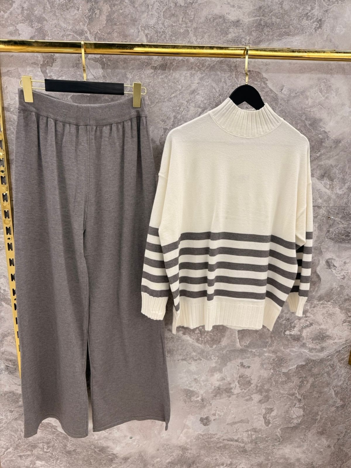 костюмы трикотажные,зеленые брюки палаццо,свитер в полоску,джемпер,джемпер в полоску