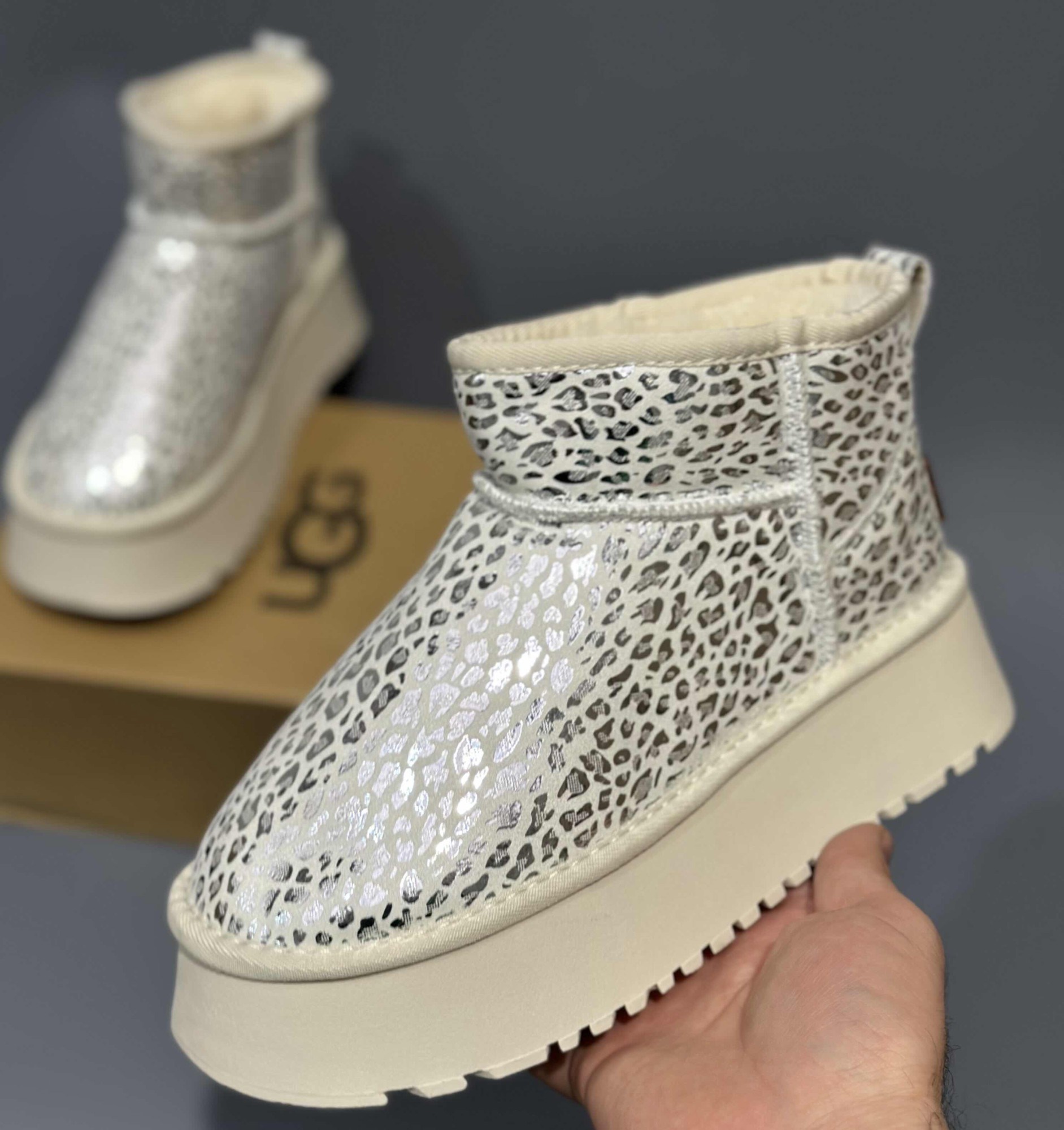 ,угги женские,женская зимняя ,модные угги,женские ботинки