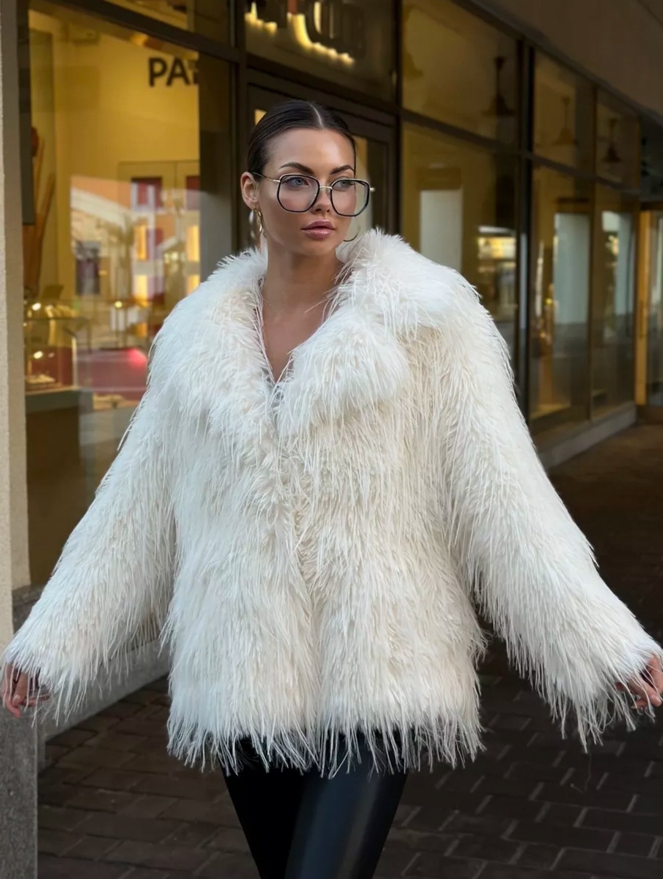 шуба лама,шубка лама,шуба белая,шуба из эко меха,эко шуба