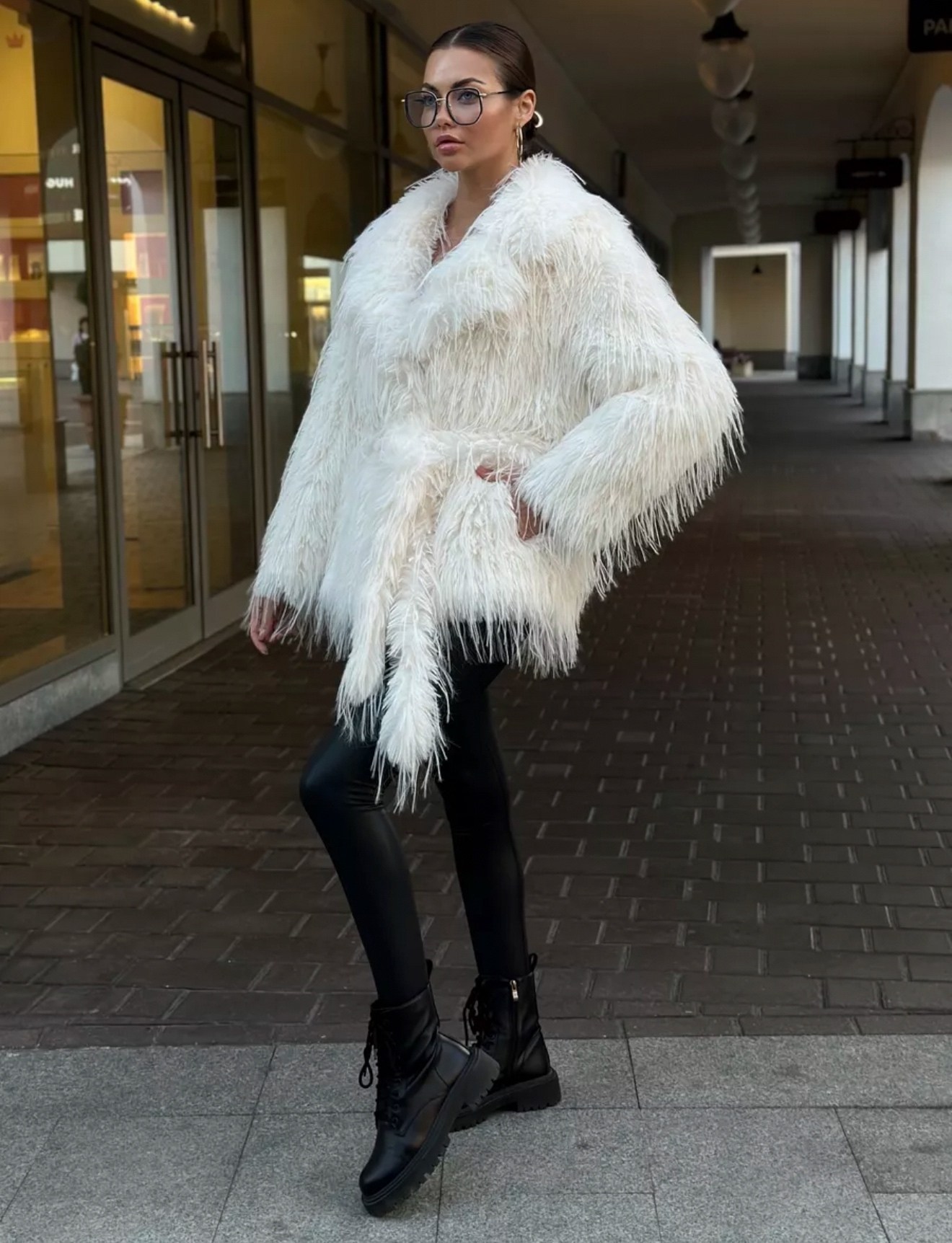 шуба лама,шубка лама,шуба белая,шуба из эко меха,эко шуба