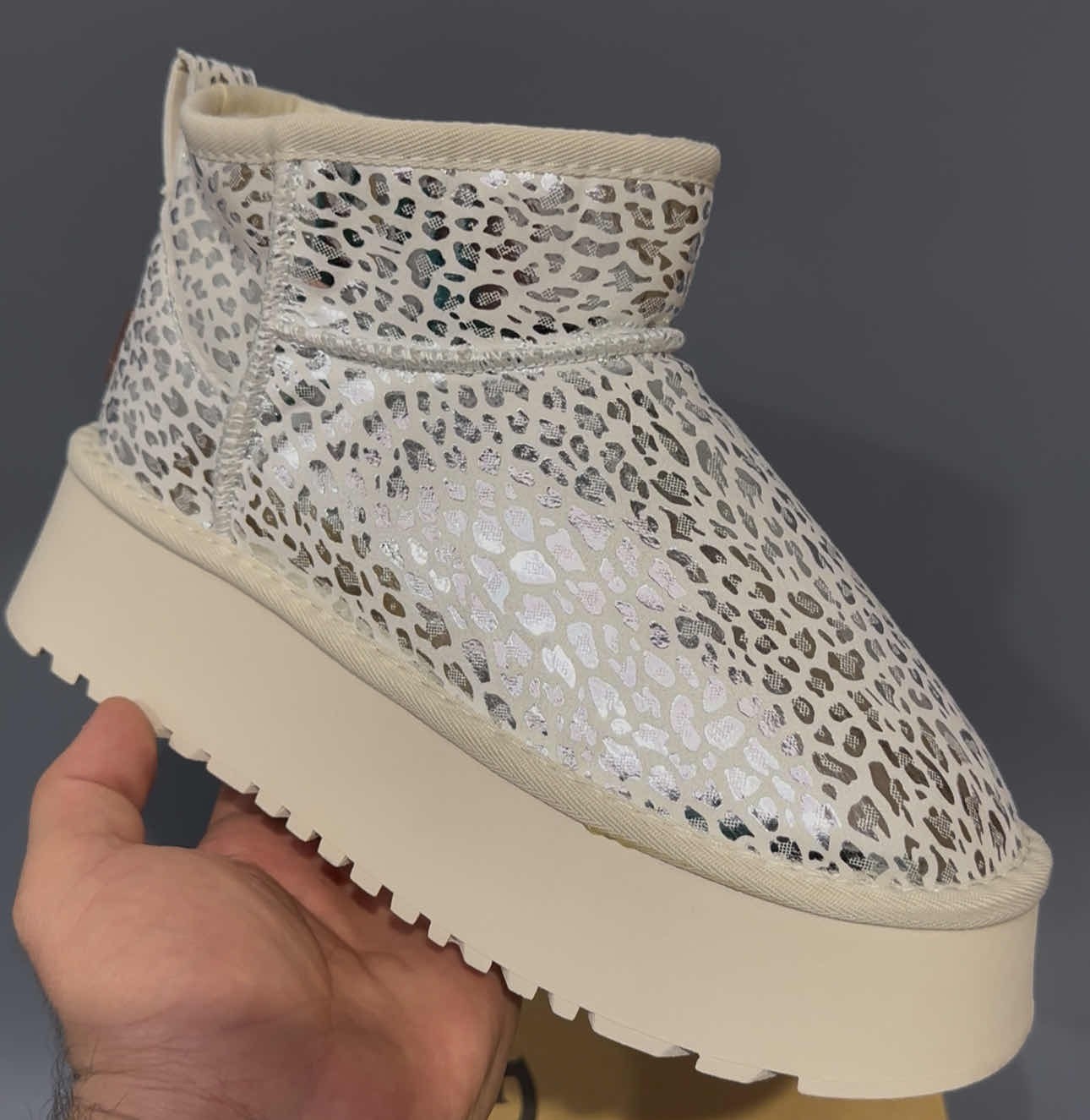 ,угги женские,женская зимняя ,модные угги,женские ботинки