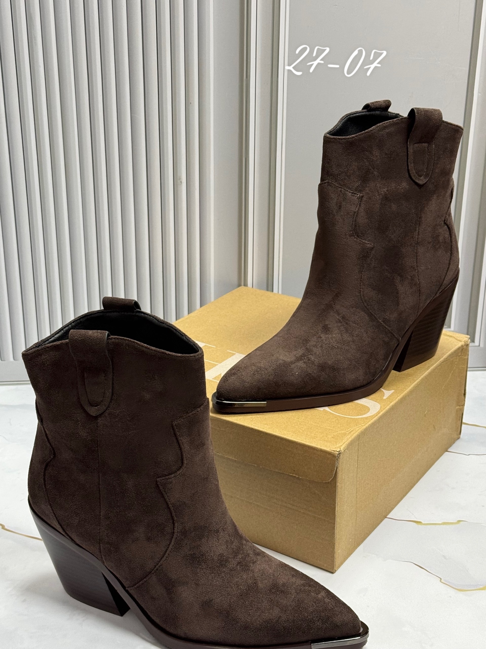 ,казаки замшевые эконика,сапоги казаки женские,полусапоги,женские ботильоны