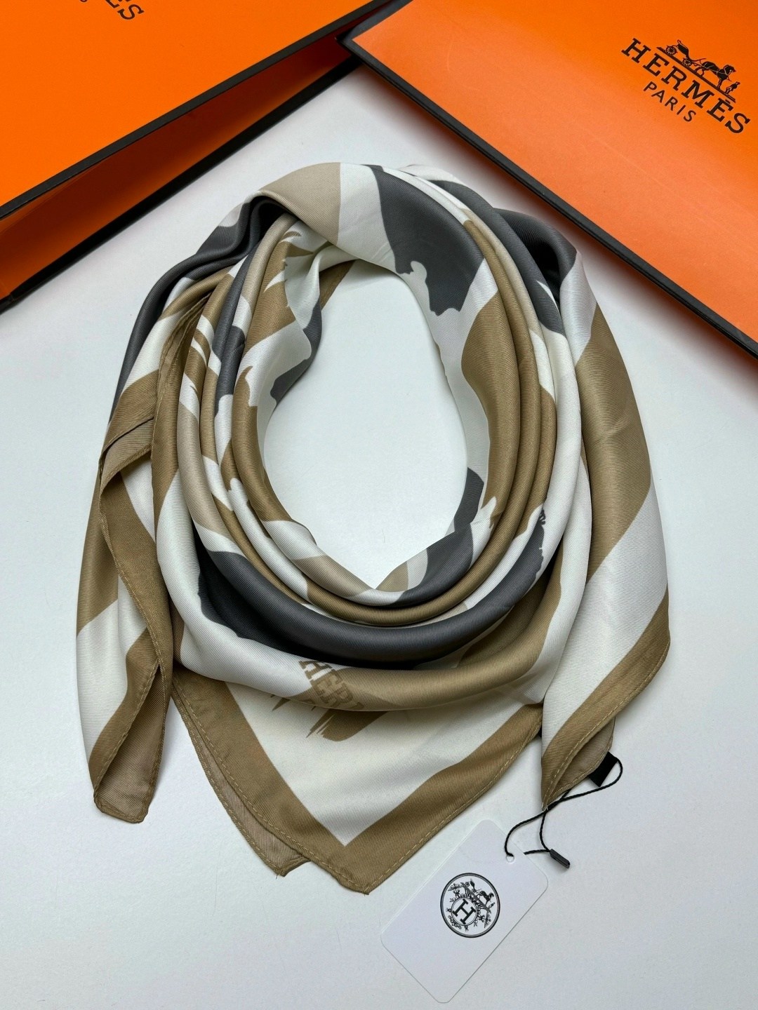 шелковый платок hermes,шелковые платки,брендовый платок,платки женские,платки и шарфы