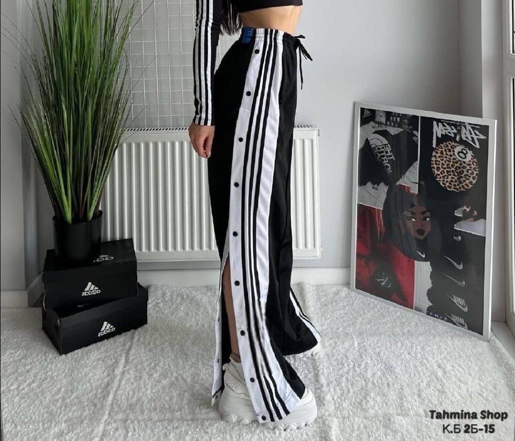 широкие штаны адидас женские с лампасами,штаны черные,спортивные женские штаны,штаны с полосками,спортивные штаны