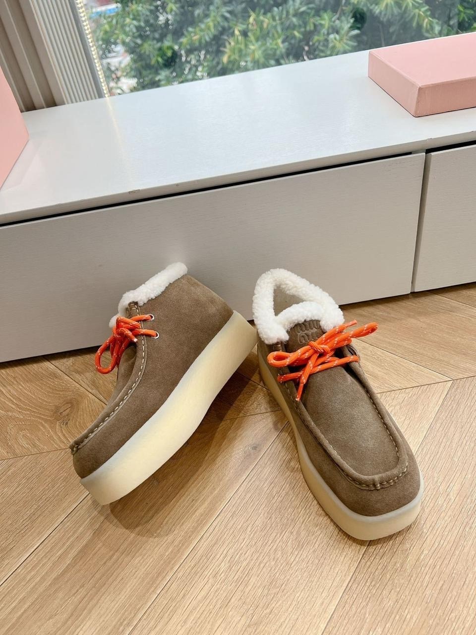 ,женские ботинки с мехом,замшевые ботинки,ботинки miu miu,ботинки с мехом