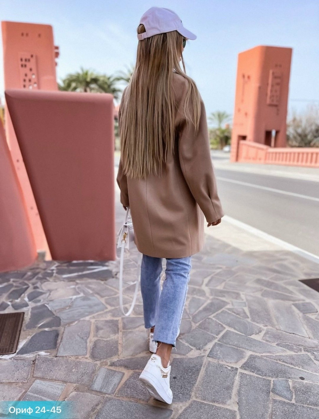 длинное однотонное пальто,пальто модное,пальто голубое,стильное пальто,пальто женские