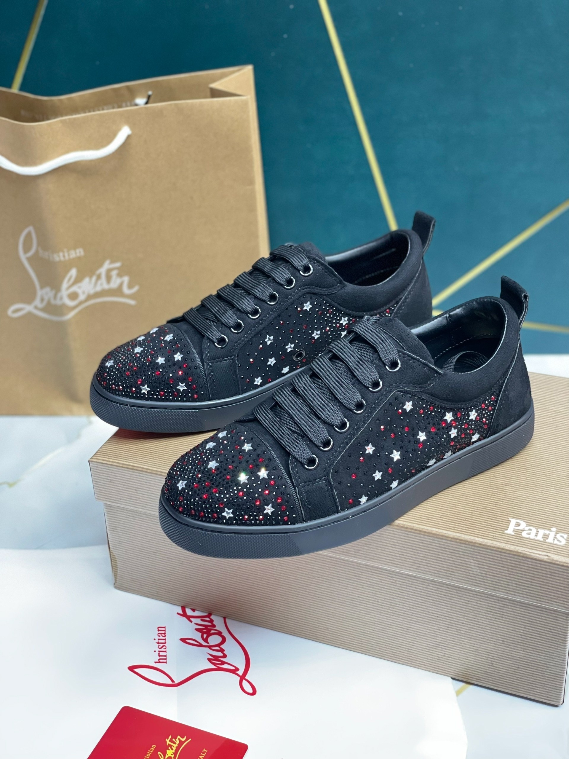 ,кроссовки christian louboutin,спортивная ,кроссовки модные,брендовая