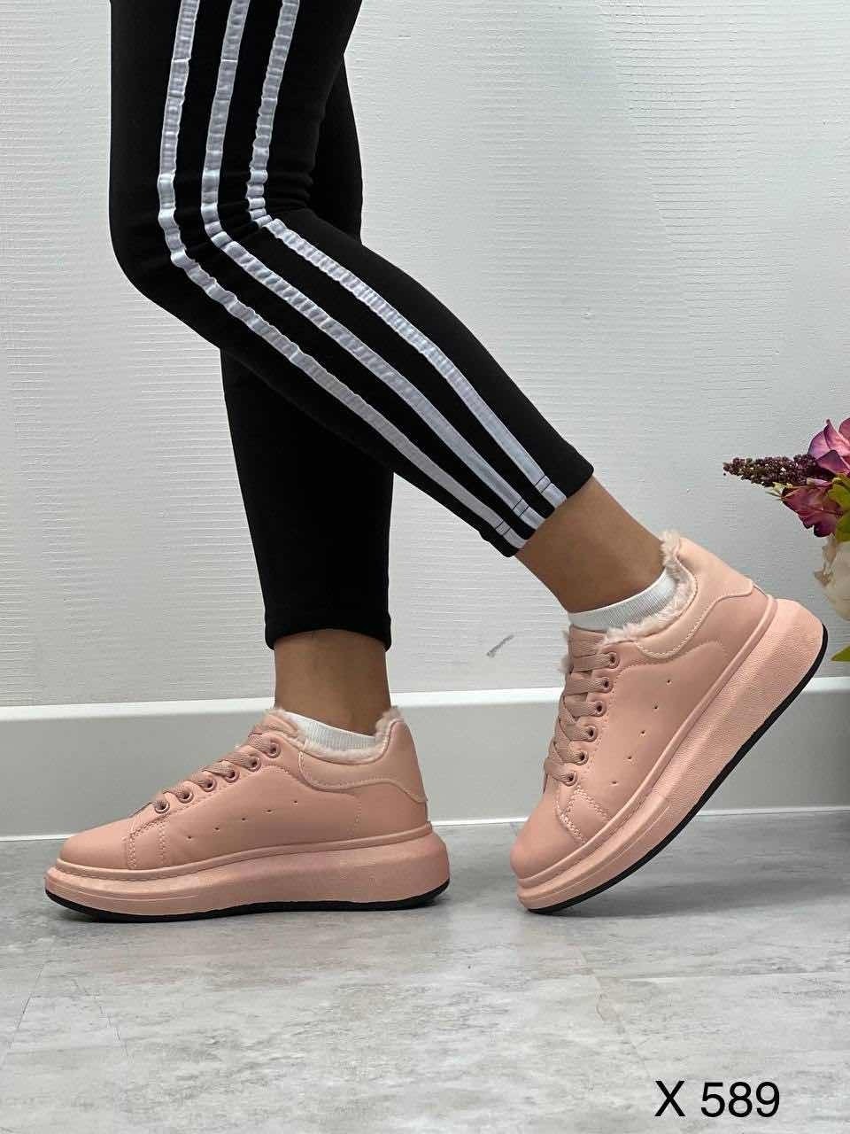 ,женские кроссовки,кроссовки alexander mcqueen розовые,пудровые кроссовки,кроссовки розовые