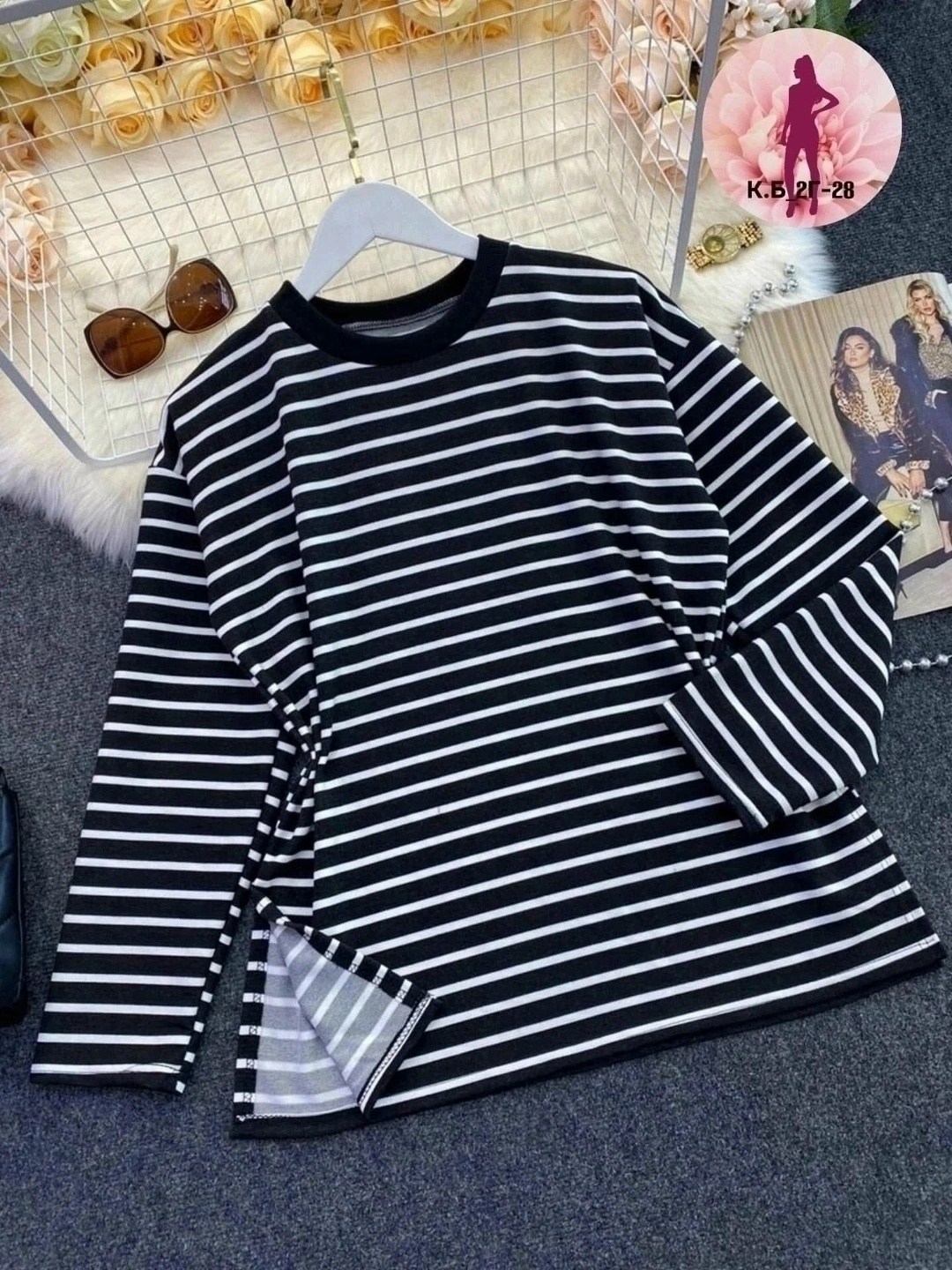 тельняшка под кофтой,полосатый лонгслив женский,лонгслив женский в полоску,лонгслив в полоску,лонгслив черно белый в полоску