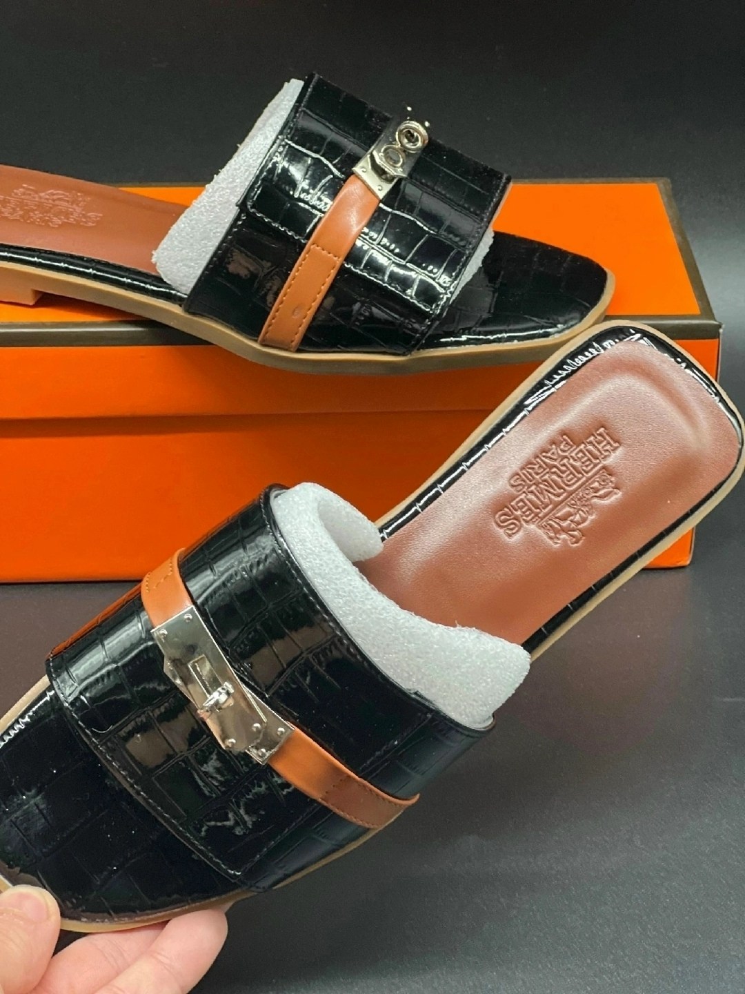 шлепки hermes женские,хермес шлепки женские,шлепки гермес женские,шлепки эрмес черные,гермес шлепки