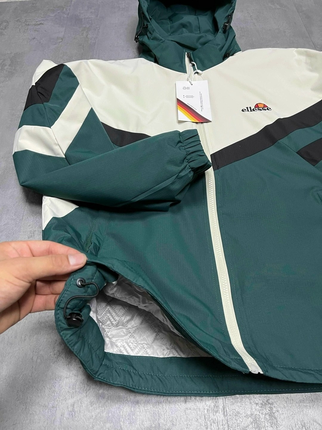 ветровка ellesse,куртка ellesse,ветровка спортивная,куртка стильная,демисезонная куртка