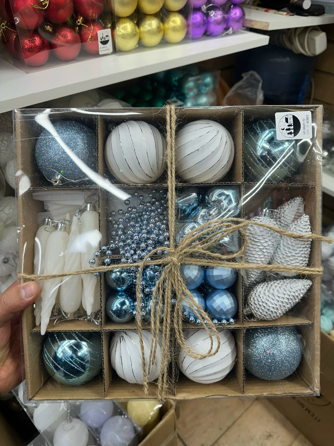 набор елочных шаров,елочные шары,елочные шары набор,наборе елочных игрушек,набор елочных украшения