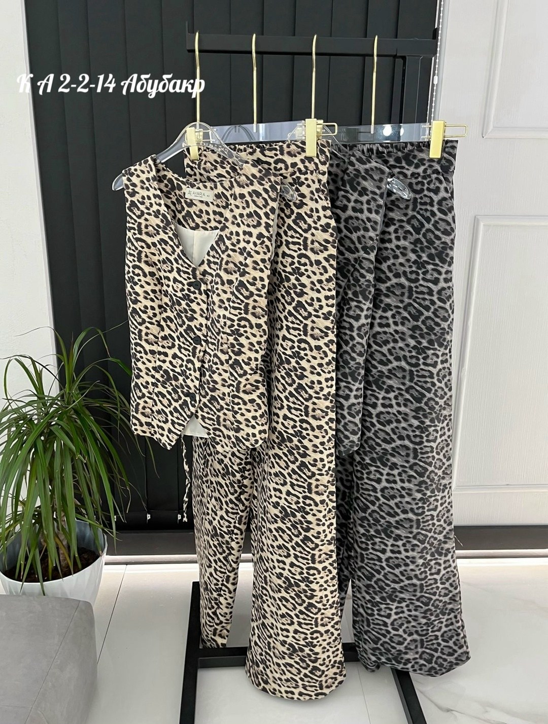 леопардовые костюмы,комплект брючный,костюмы брючные,костюм женский на флисе,костюмы комплекты