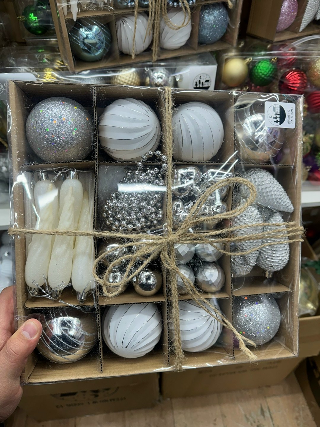 набор елочных шаров,елочные шары,елочные шары набор,наборе елочных игрушек,набор елочных украшения