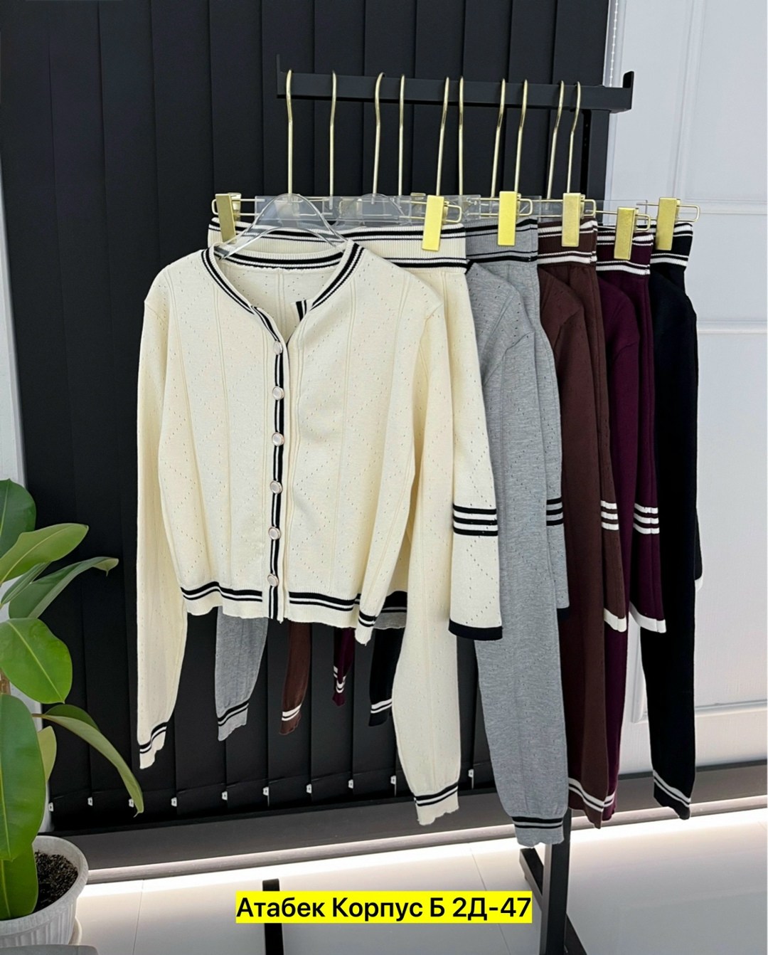 женский костюм тройка,женские костюмы,трикотажные костюмы,женские одежды,костюмы двойки