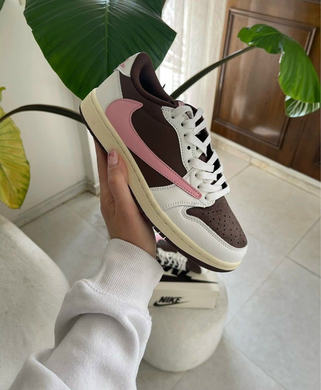 nike air jordan 1 low travis scott,air jordan 1 low travis scott,nike air jordan 1 low mocha,кроссовки air jordan 1 low x travis scott,кроссовки nike x travis scott air jordan 1 low