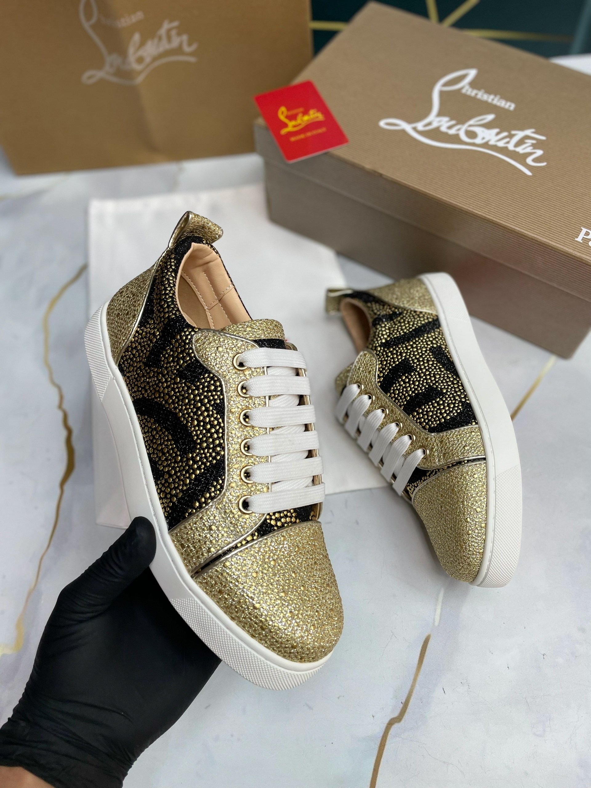 ,кроссовки christian louboutin,спортивная ,кроссовки модные,брендовая