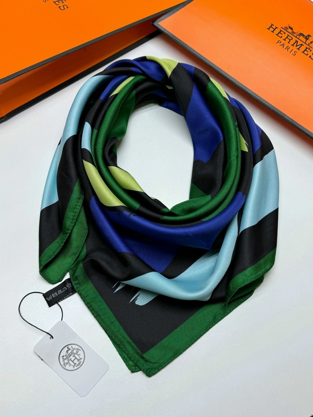 шелковый платок hermes,шелковые платки,брендовый платок,платки женские,платки и шарфы