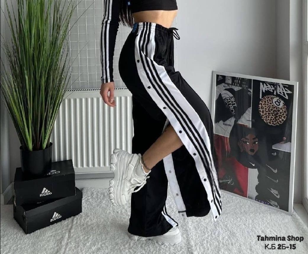 широкие штаны адидас женские с лампасами,штаны черные,спортивные женские штаны,штаны с полосками,спортивные штаны