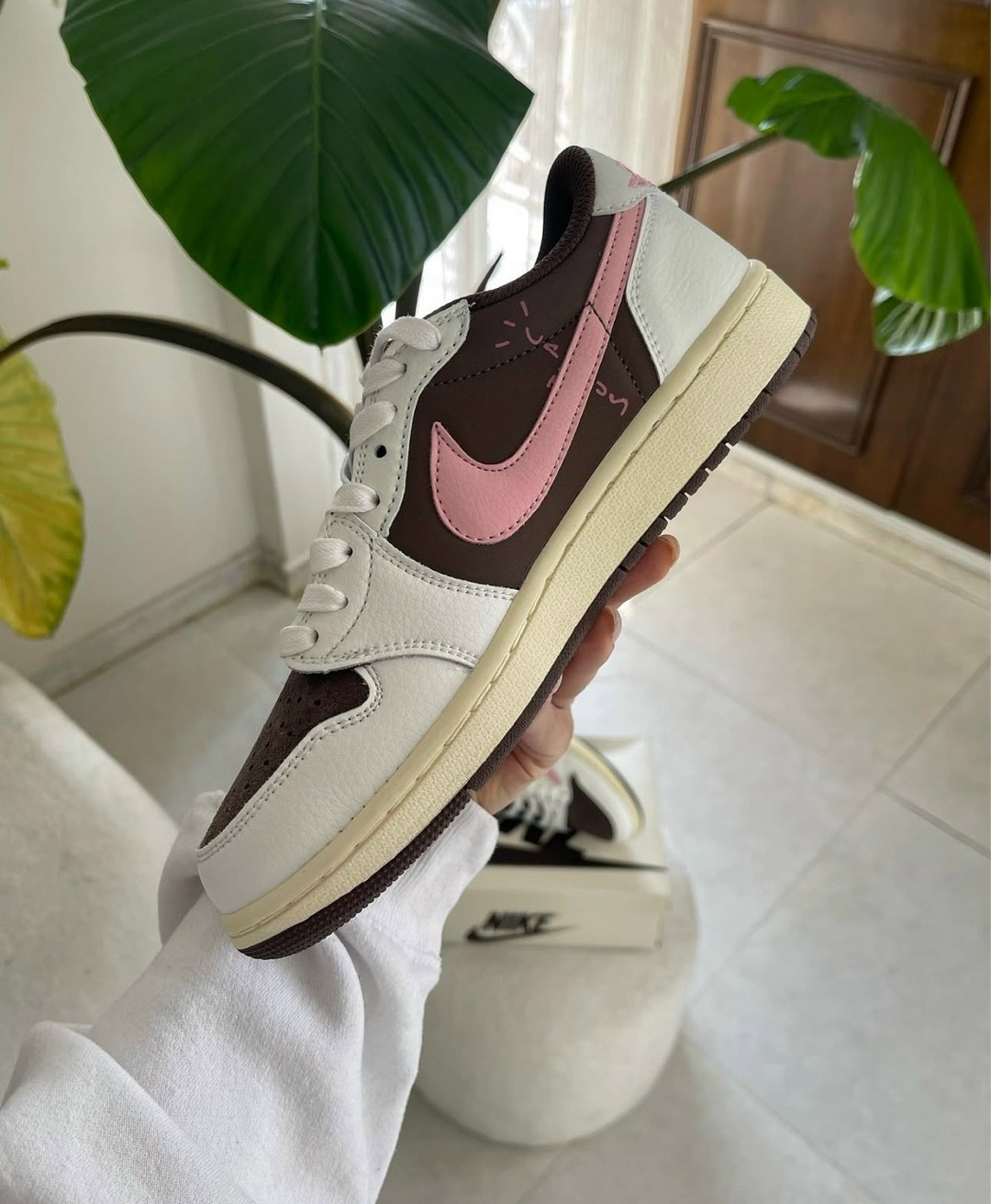 nike air jordan 1 low travis scott,air jordan 1 low travis scott,nike air jordan 1 low mocha,кроссовки air jordan 1 low x travis scott,кроссовки nike x travis scott air jordan 1 low