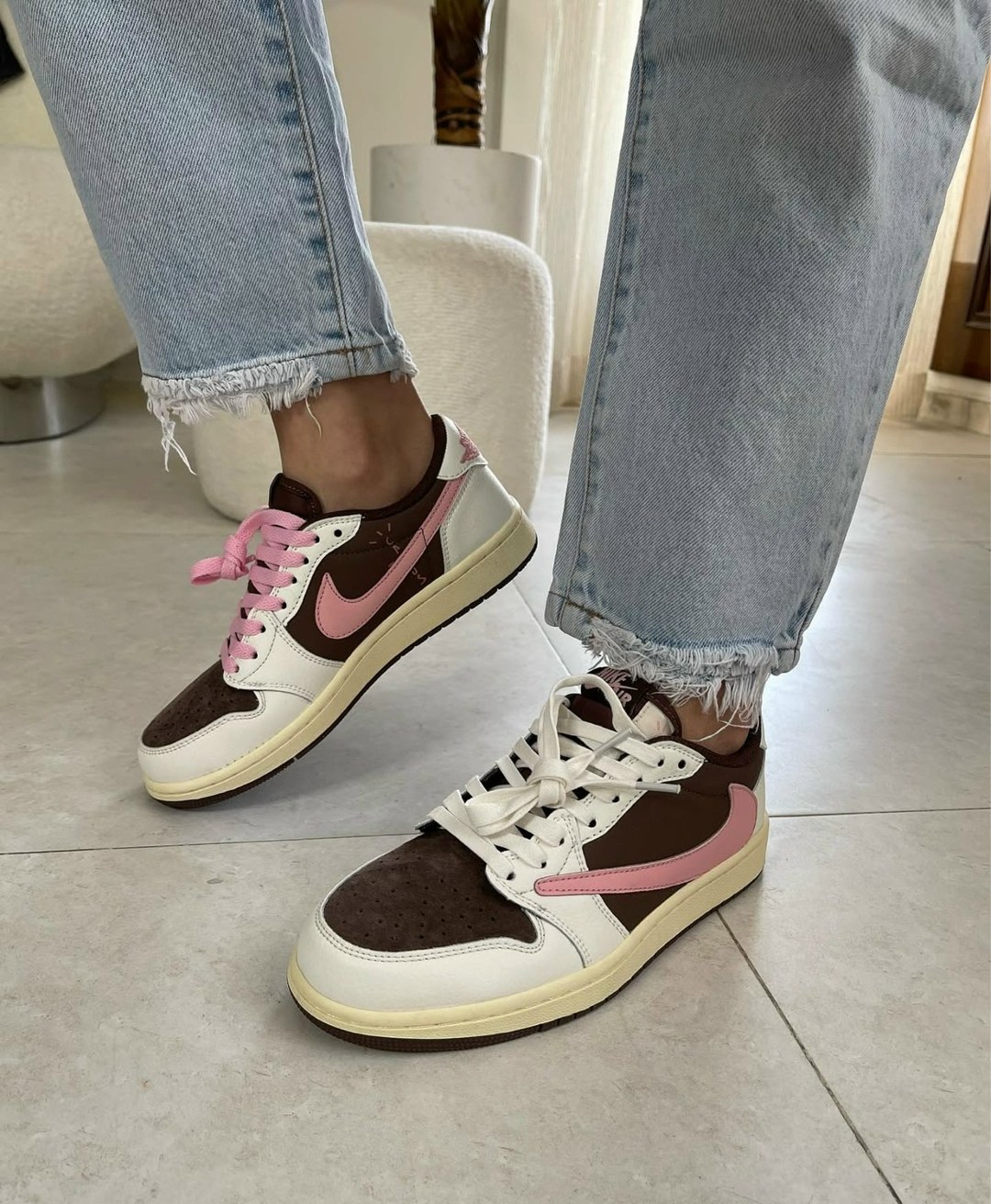 nike air jordan 1 low travis scott,air jordan 1 low travis scott,nike air jordan 1 low mocha,кроссовки air jordan 1 low x travis scott,кроссовки nike x travis scott air jordan 1 low