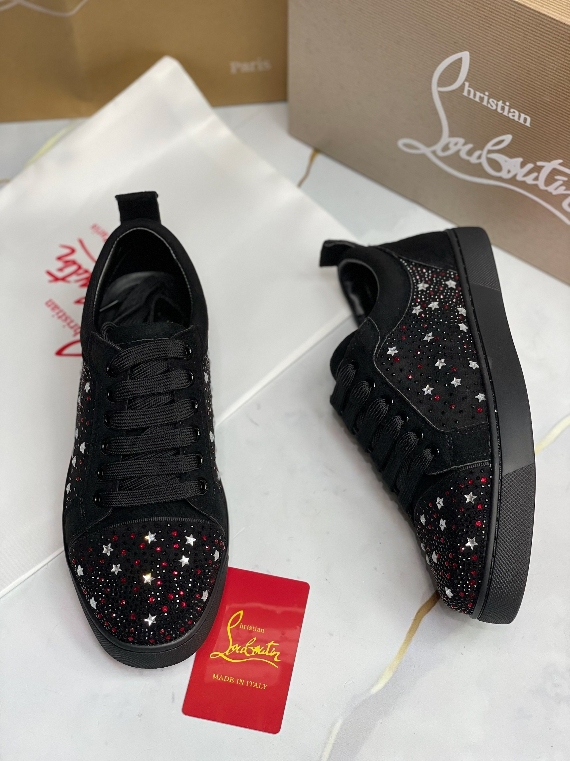 ,кроссовки christian louboutin,спортивная ,кроссовки модные,брендовая