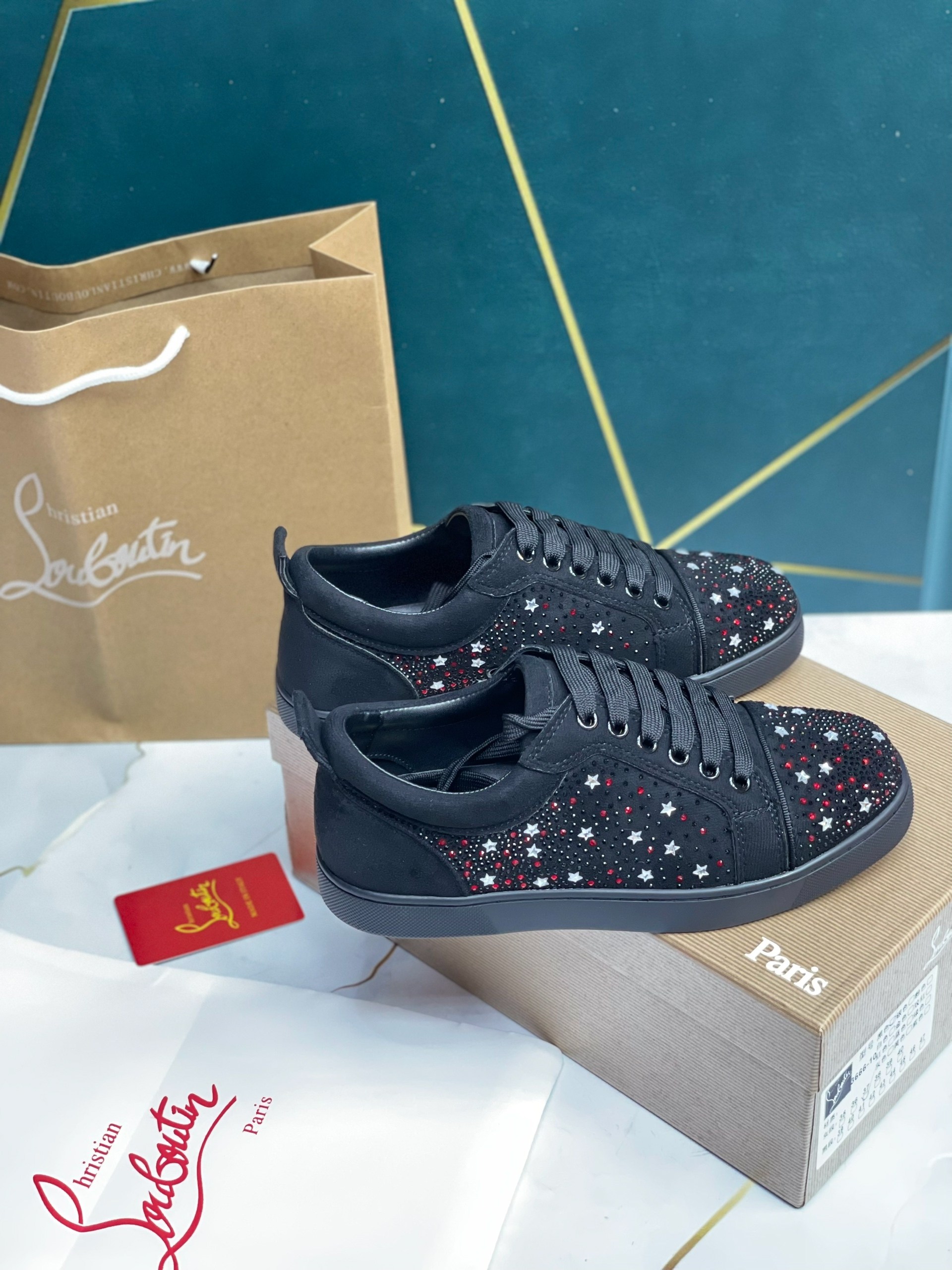 ,кроссовки christian louboutin,спортивная ,кроссовки модные,брендовая