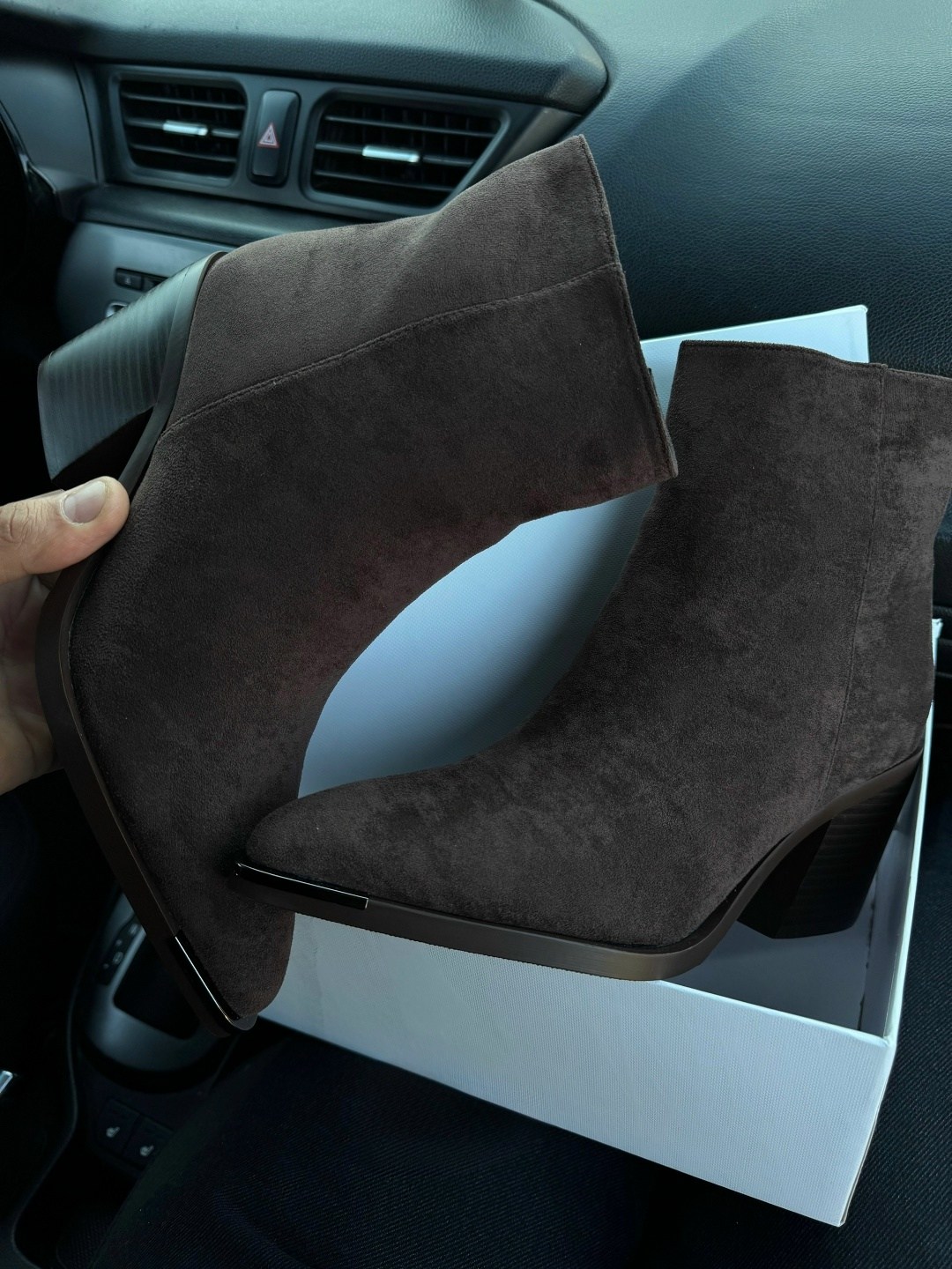 ботильоны замшевые,замшевые женские ботильоны с острым носком на,ботильоны женские,женские ботильоны из замши,ботильоны модные