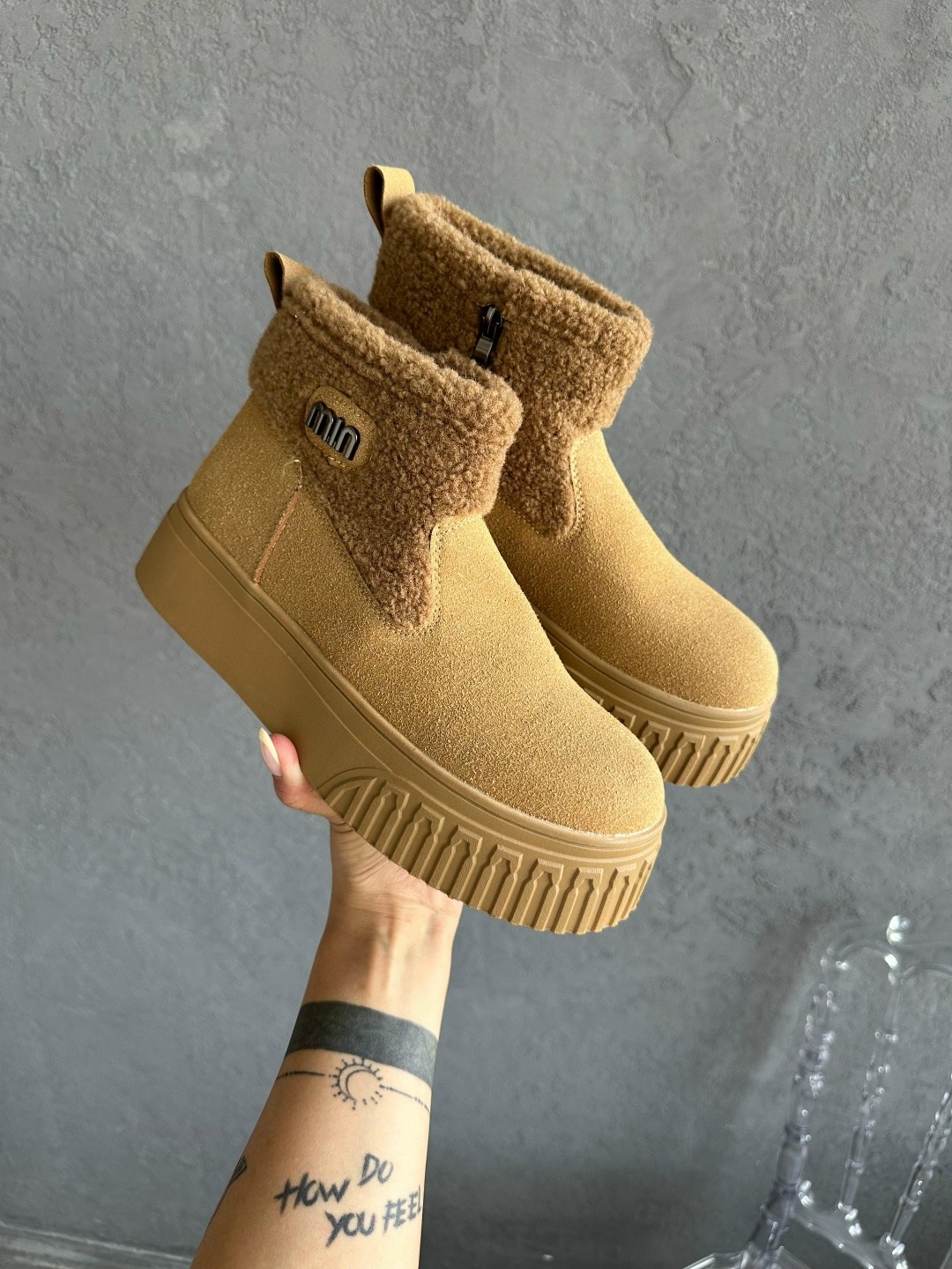 ,угги женские,женская зимняя ,зимняя ,модные ботинки