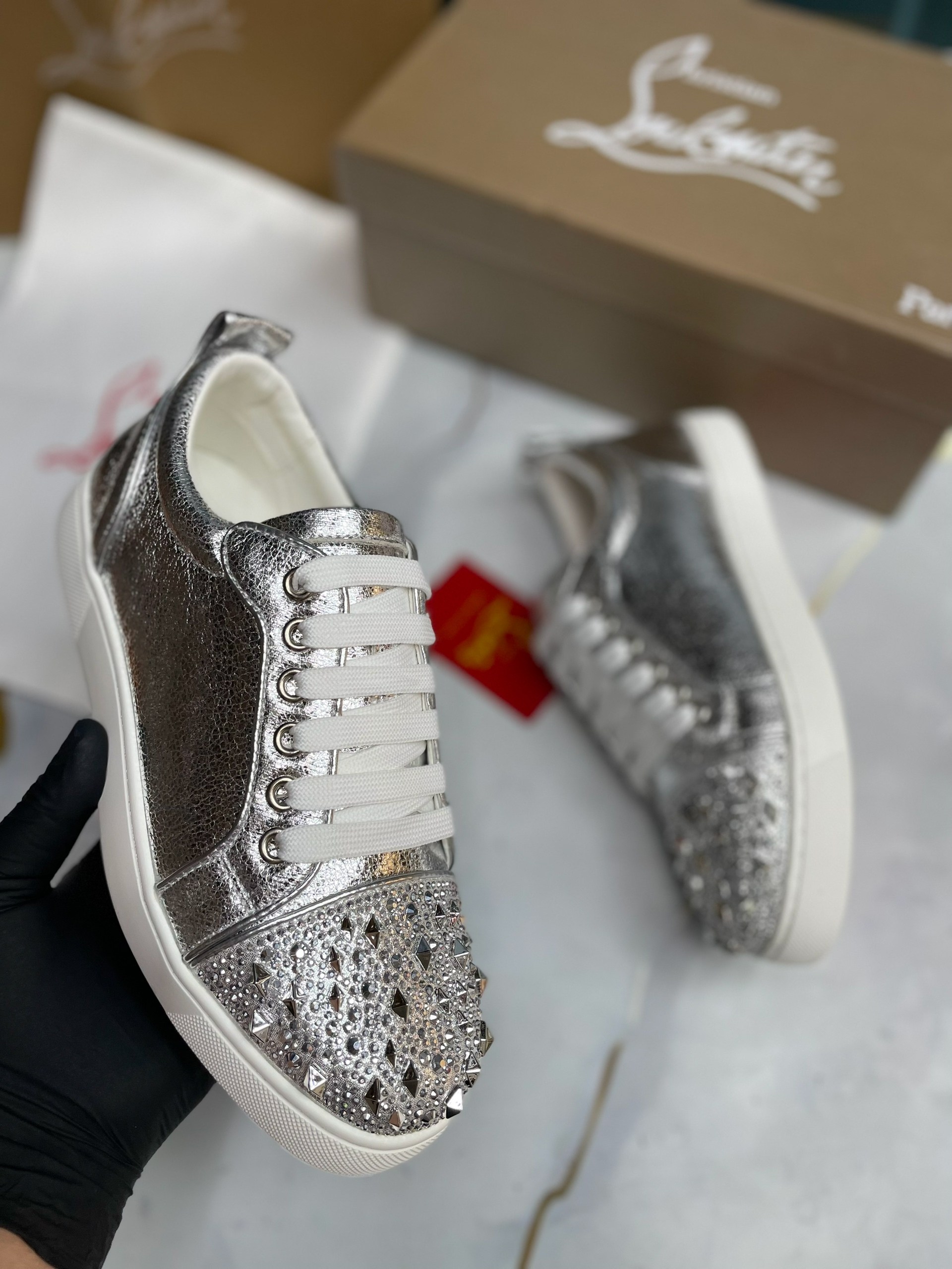 ,кроссовки christian louboutin,спортивная ,кроссовки модные,брендовая